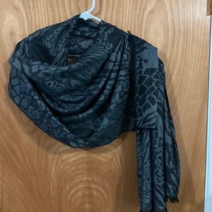 Modern Expressions gray black scarf.